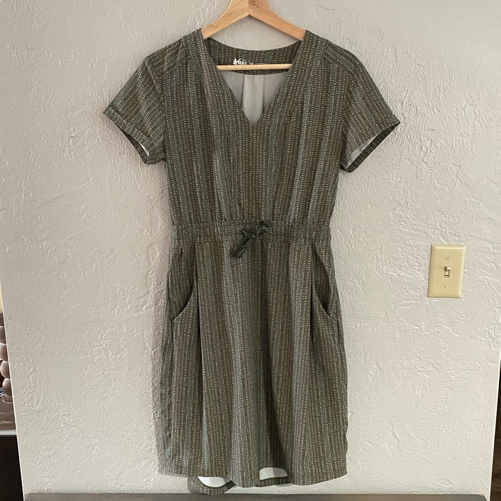 REI Dress with POCKETS